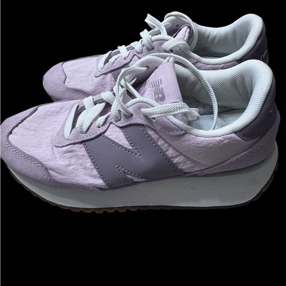 New Balance Women's Light Purple Sneakers - Picture 6 of 7